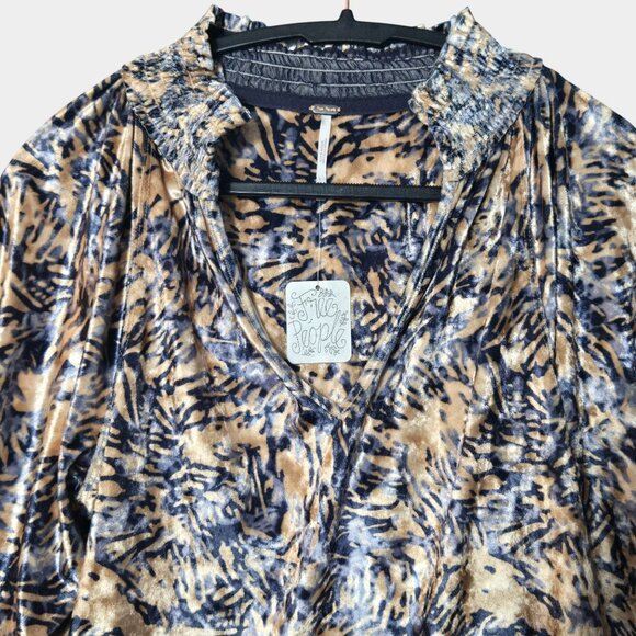 Free People Go Get Em Crushed Velvet Balloon Sleeve Blouse M Boho Artsy NWT - Picture 4 of 11
